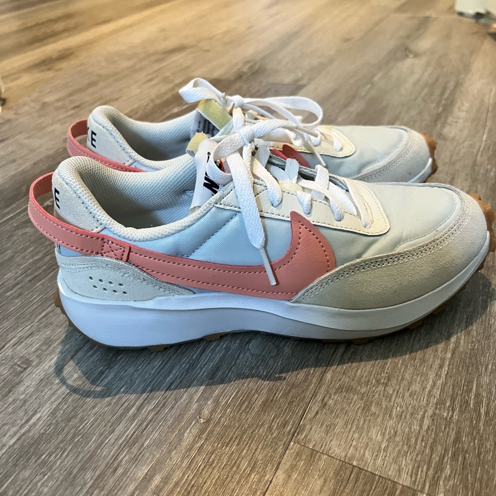 Light blue women’s Nike sz. 7